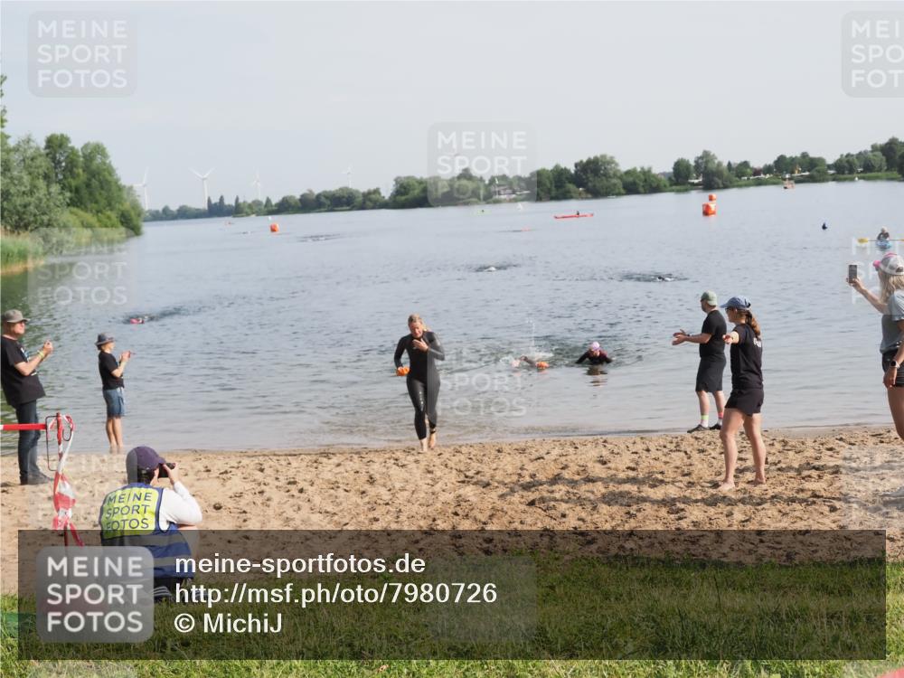 21.06.2025 - 27. Vierlanden-Triathlon MichiJ http://msf.ph/oto/7980726 15.06.2026 09:02:33 Schwimmen 246 meine-sportfotos.de