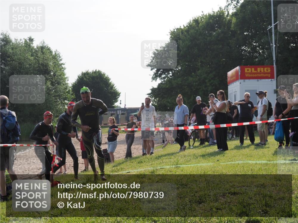15.06.2025 - 27. Vierlanden-Triathlon KatJ http://msf.ph/oto/7980739 15.06.2025 08:45:40 Schwimmen 104, 116, 145 meine-sportfotos.de