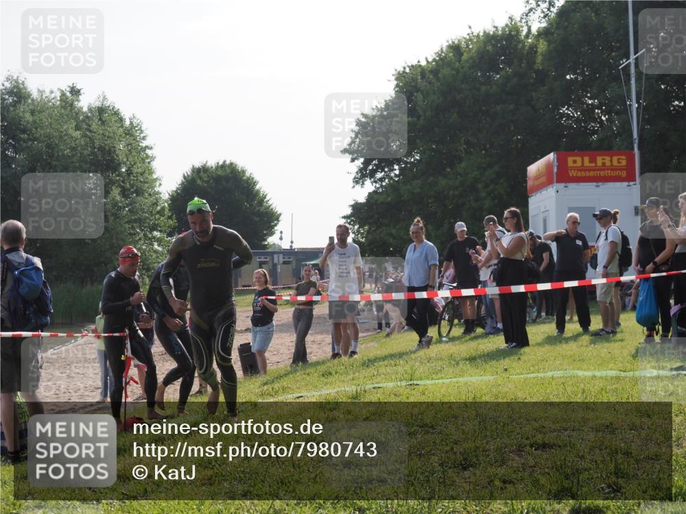 15.06.2025 - 27. Vierlanden-Triathlon KatJ http://msf.ph/oto/7980743 15.06.2025 08:45:40 Schwimmen 104, 116, 145 meine-sportfotos.de