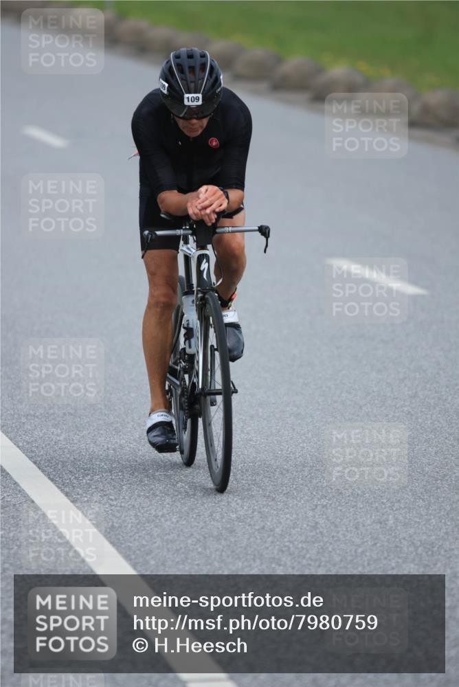 15.06.2025 - 27. Vierlanden-Triathlon H.Heesch http://msf.ph/oto/7980759 15.06.2025 10:41:35 Radfahren 22, 106, 109, 127, 142, 172, 198, 436 meine-sportfotos.de