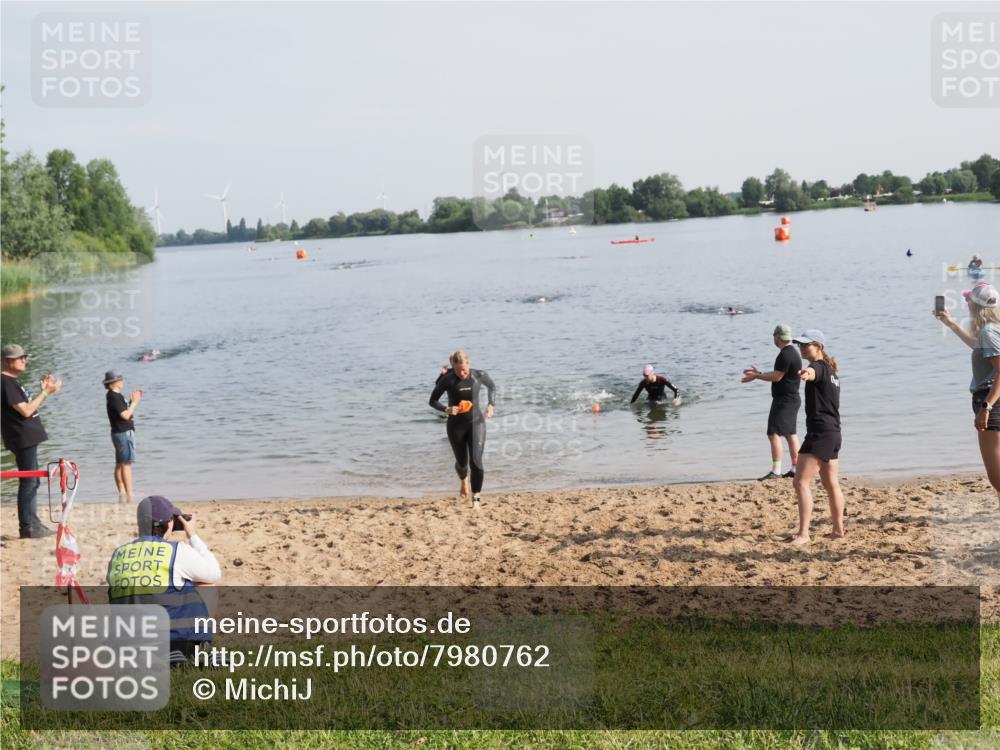 21.06.2025 - 27. Vierlanden-Triathlon MichiJ http://msf.ph/oto/7980762 15.06.2026 09:02:33 Schwimmen 246 meine-sportfotos.de