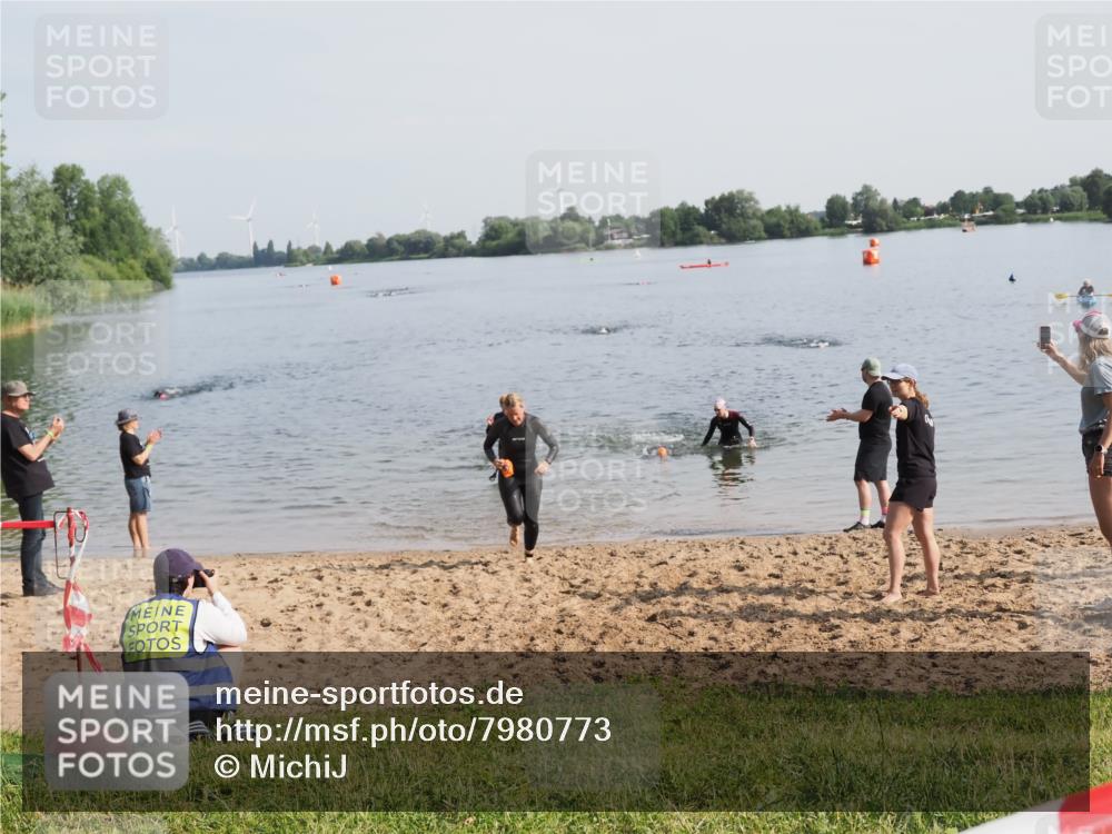 21.06.2025 - 27. Vierlanden-Triathlon MichiJ http://msf.ph/oto/7980773 15.06.2026 09:02:34 Schwimmen 200, 246 meine-sportfotos.de