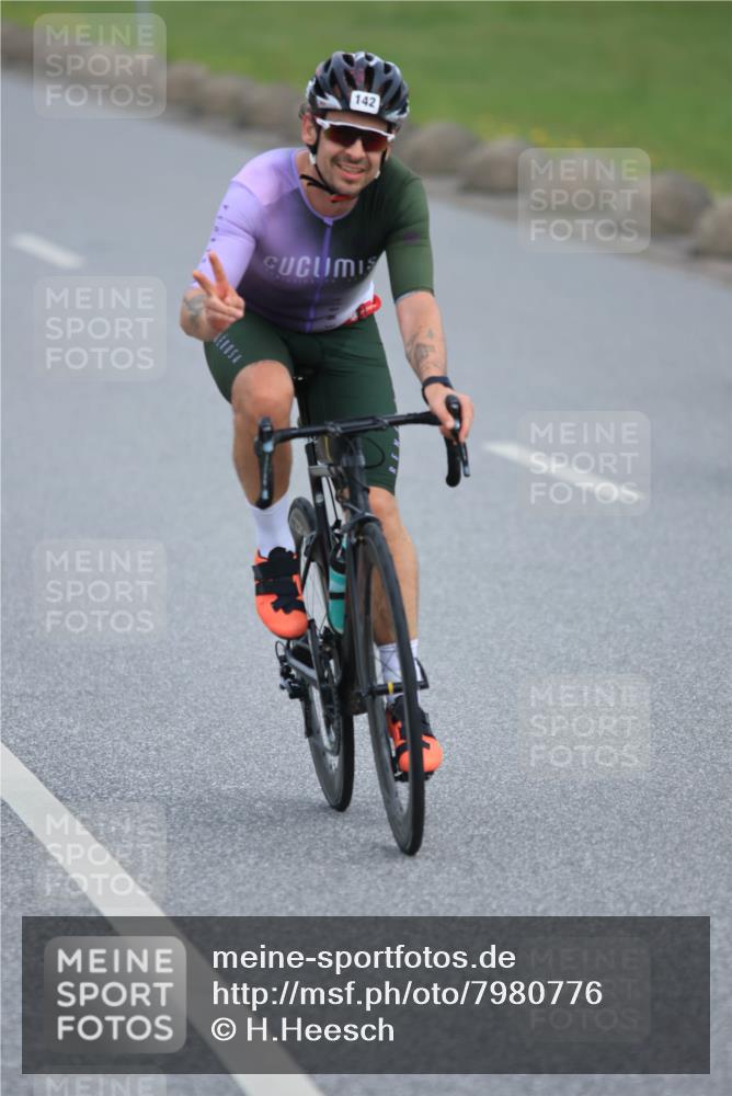 15.06.2025 - 27. Vierlanden-Triathlon H.Heesch http://msf.ph/oto/7980776 15.06.2025 10:41:37 Radfahren 22, 45, 93, 106, 109, 127, 142, 172, 436 meine-sportfotos.de