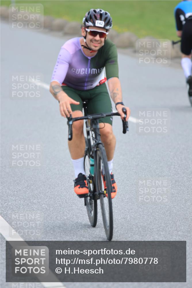 15.06.2025 - 27. Vierlanden-Triathlon H.Heesch http://msf.ph/oto/7980778 15.06.2025 10:41:37 Radfahren 22, 45, 93, 106, 109, 127, 142, 172, 436 meine-sportfotos.de