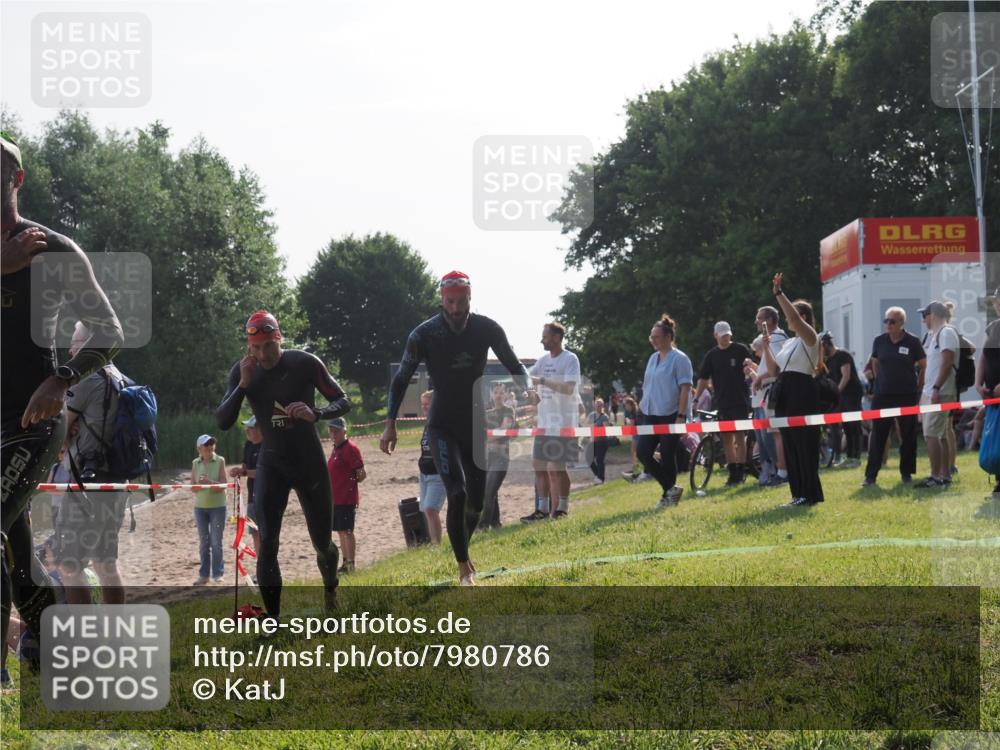 15.06.2025 - 27. Vierlanden-Triathlon KatJ http://msf.ph/oto/7980786 15.06.2025 08:45:41 Schwimmen 104, 116, 125, 145 meine-sportfotos.de