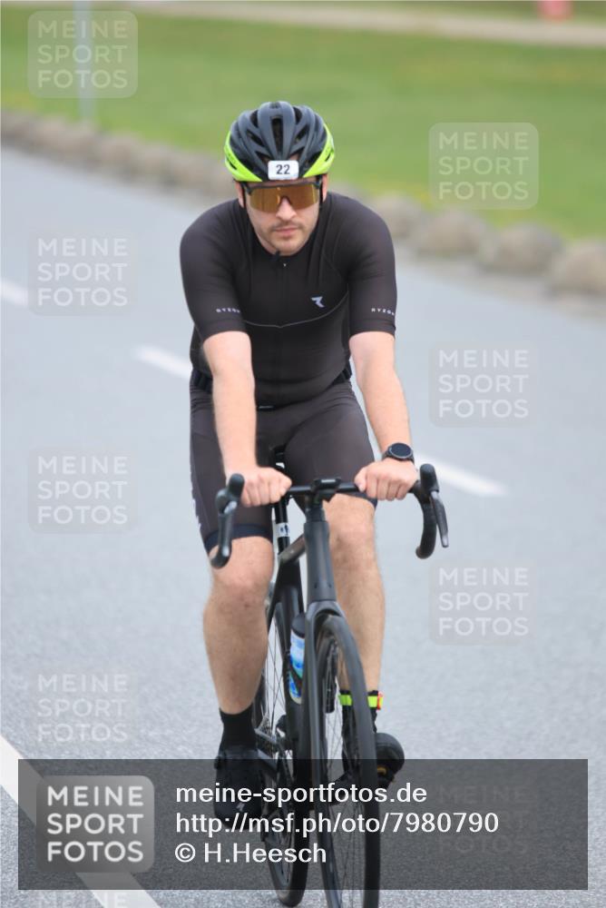 15.06.2025 - 27. Vierlanden-Triathlon H.Heesch http://msf.ph/oto/7980790 15.06.2025 10:41:42 Radfahren 22, 45, 93, 134, 172, 205 meine-sportfotos.de