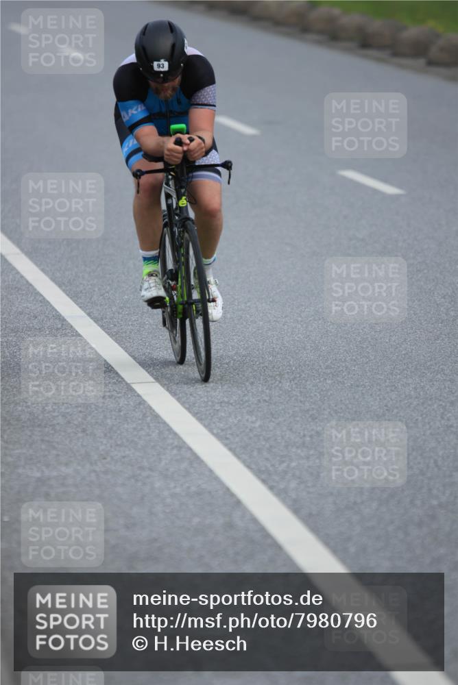 15.06.2025 - 27. Vierlanden-Triathlon H.Heesch http://msf.ph/oto/7980796 15.06.2025 10:41:44 Radfahren 22, 34, 45, 93, 121, 134, 172, 205 meine-sportfotos.de