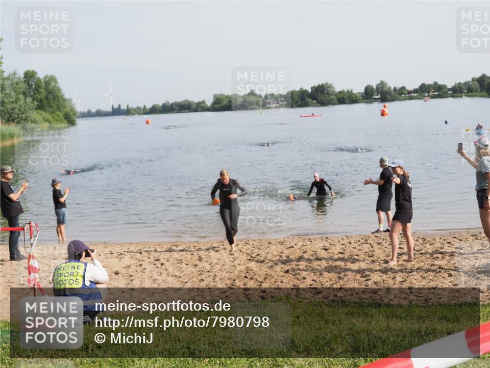 21.06.2025 - 27. Vierlanden-Triathlon MichiJ http://msf.ph/oto/7980798 15.06.2026 09:02:34 Schwimmen 200, 246 meine-sportfotos.de