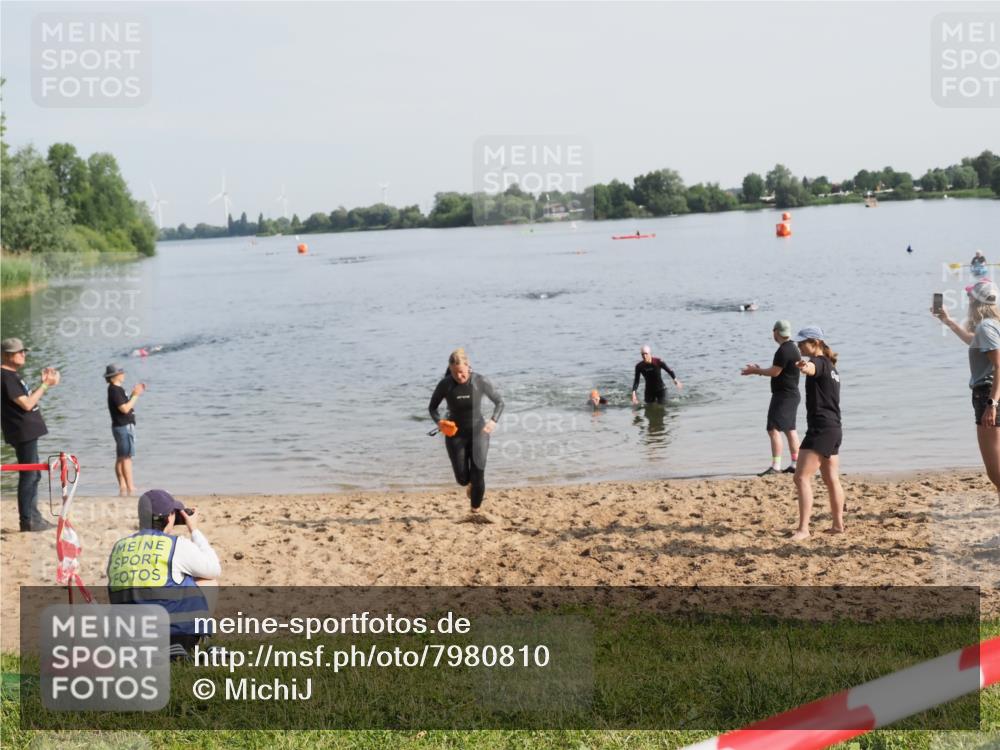 21.06.2025 - 27. Vierlanden-Triathlon MichiJ http://msf.ph/oto/7980810 15.06.2026 09:02:34 Schwimmen 200, 246 meine-sportfotos.de