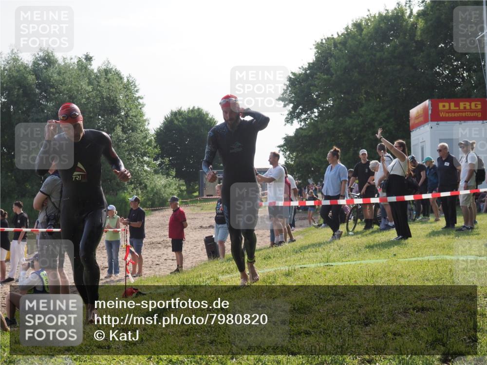 15.06.2025 - 27. Vierlanden-Triathlon KatJ http://msf.ph/oto/7980820 15.06.2025 08:45:42 Schwimmen 104, 116, 125, 145 meine-sportfotos.de