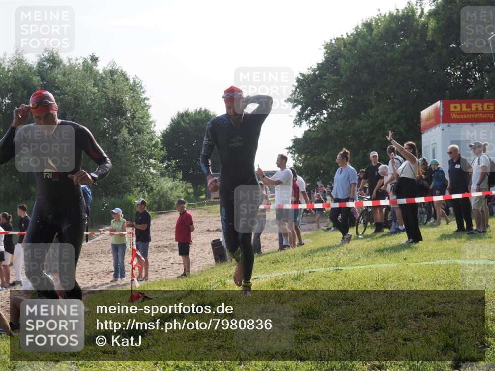 15.06.2025 - 27. Vierlanden-Triathlon KatJ http://msf.ph/oto/7980836 15.06.2025 08:45:43 Schwimmen 104, 116, 125, 145 meine-sportfotos.de
