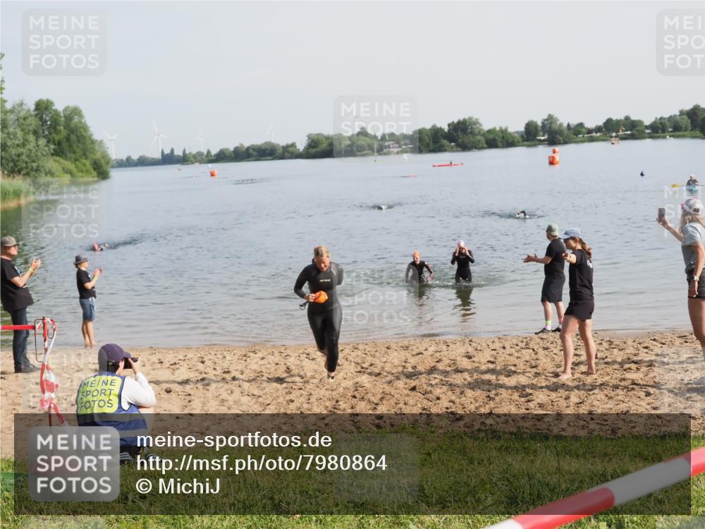 21.06.2025 - 27. Vierlanden-Triathlon MichiJ http://msf.ph/oto/7980864 15.06.2026 09:02:35 Schwimmen 200, 223, 246 meine-sportfotos.de