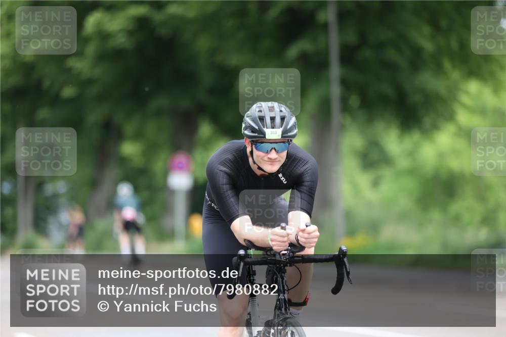15.06.2025 - 7 Türme Triathlon Yannick Fuchs http://msf.ph/oto/7980882 15.06.2025 11:23:37 Radfahren 207, 303 meine-sportfotos.de