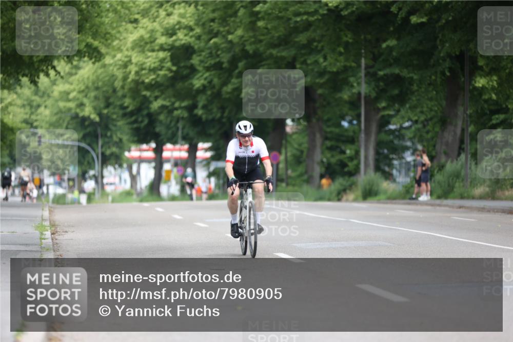 15.06.2025 - 7 Türme Triathlon Yannick Fuchs http://msf.ph/oto/7980905 15.06.2025 11:23:49 Radfahren  meine-sportfotos.de