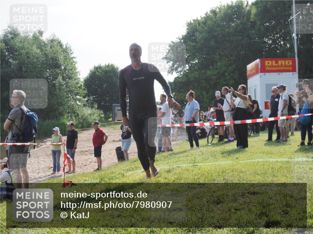 15.06.2025 - 27. Vierlanden-Triathlon KatJ http://msf.ph/oto/7980907 15.06.2025 08:45:50 Schwimmen 13, 104, 106, 116, 125, 150 meine-sportfotos.de