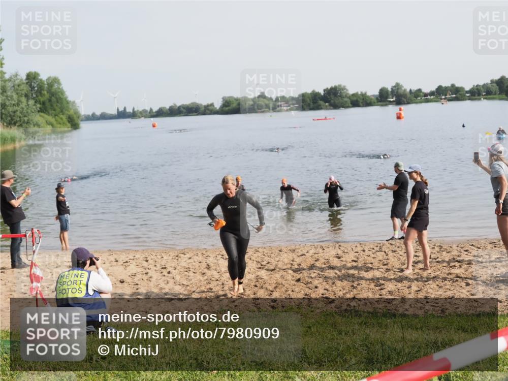 21.06.2025 - 27. Vierlanden-Triathlon MichiJ http://msf.ph/oto/7980909 15.06.2026 09:02:36 Schwimmen 200, 223, 246 meine-sportfotos.de