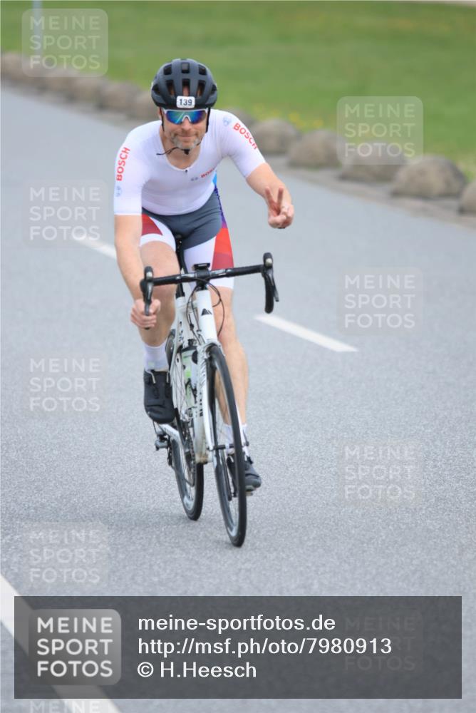 15.06.2025 - 27. Vierlanden-Triathlon H.Heesch http://msf.ph/oto/7980913 15.06.2025 10:42:18 Radfahren 29, 139, 287 meine-sportfotos.de