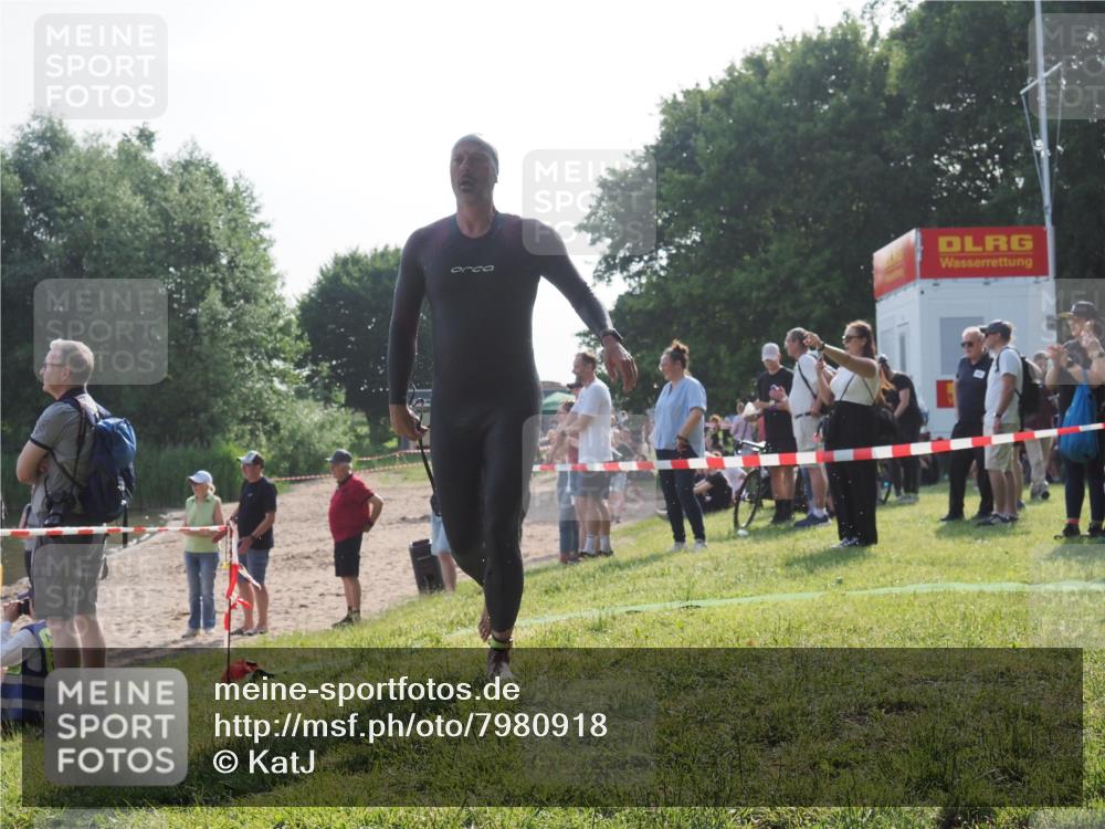 15.06.2025 - 27. Vierlanden-Triathlon KatJ http://msf.ph/oto/7980918 15.06.2025 08:45:50 Schwimmen 13, 104, 106, 116, 125, 150 meine-sportfotos.de