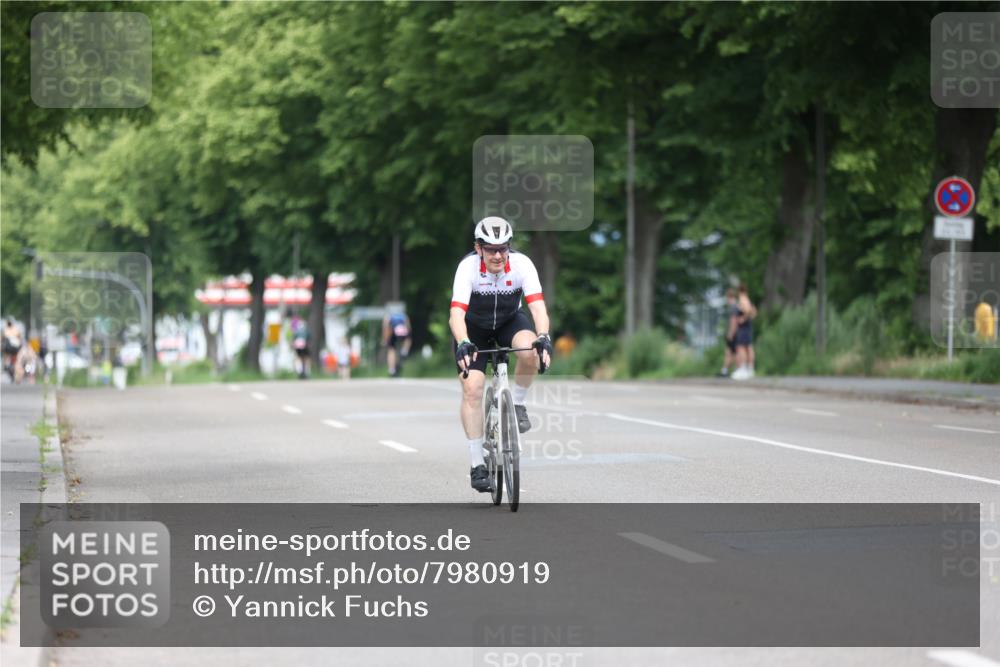 15.06.2025 - 7 Türme Triathlon Yannick Fuchs http://msf.ph/oto/7980919 15.06.2025 11:23:49 Radfahren  meine-sportfotos.de