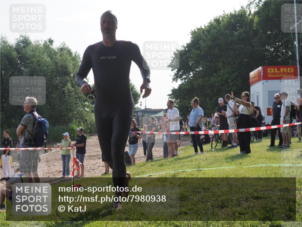 15.06.2025 - 27. Vierlanden-Triathlon KatJ http://msf.ph/oto/7980938 15.06.2025 08:45:50 Schwimmen 13, 104, 106, 116, 125, 150 meine-sportfotos.de