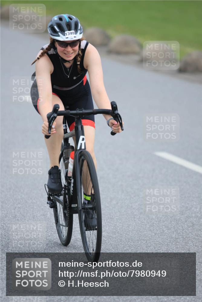 15.06.2025 - 27. Vierlanden-Triathlon H.Heesch http://msf.ph/oto/7980949 15.06.2025 10:42:43 Radfahren 115, 147, 199, 347, 1399 meine-sportfotos.de
