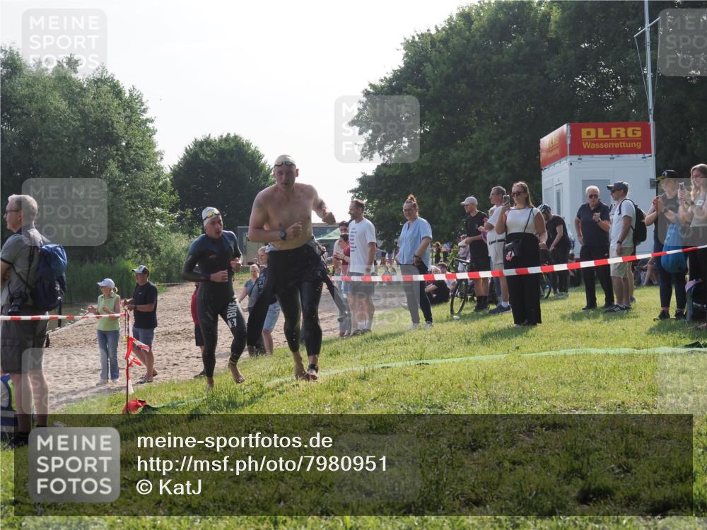 15.06.2025 - 27. Vierlanden-Triathlon KatJ http://msf.ph/oto/7980951 15.06.2025 08:45:55 Schwimmen 13, 106, 125, 142, 150 meine-sportfotos.de