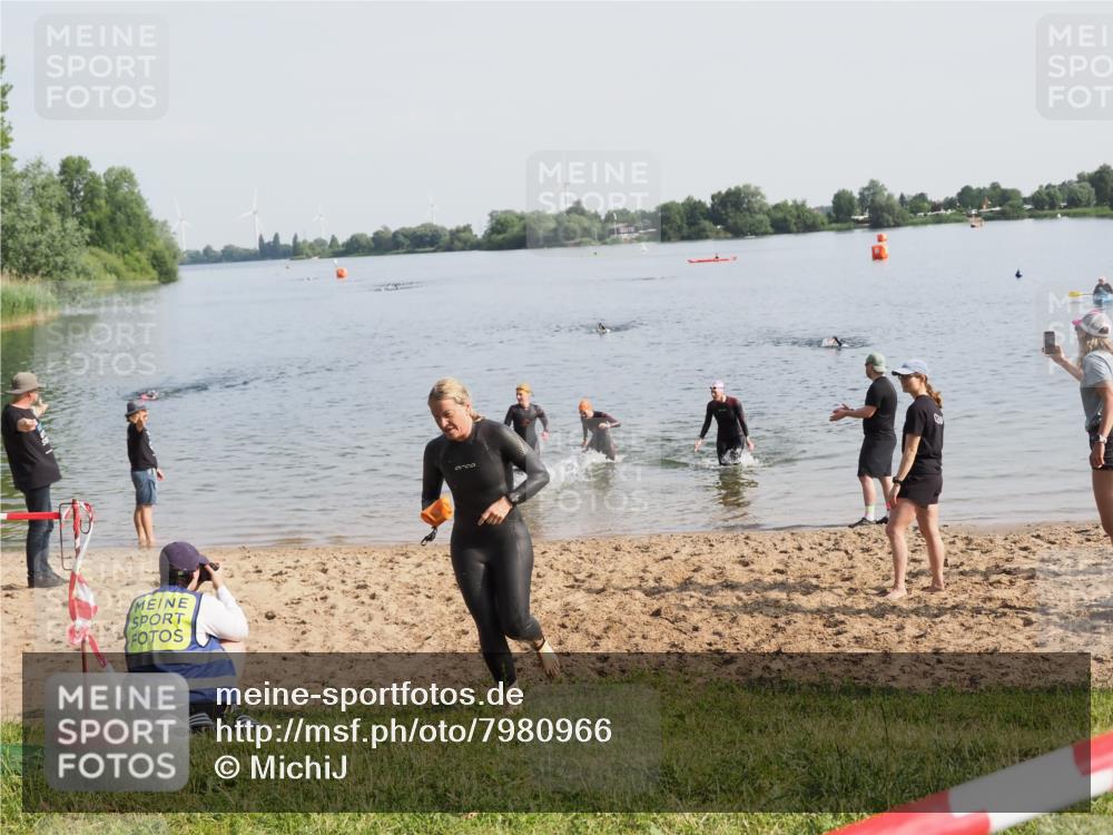 21.06.2025 - 27. Vierlanden-Triathlon MichiJ http://msf.ph/oto/7980966 15.06.2026 09:02:37 Schwimmen 200, 210, 223, 246 meine-sportfotos.de