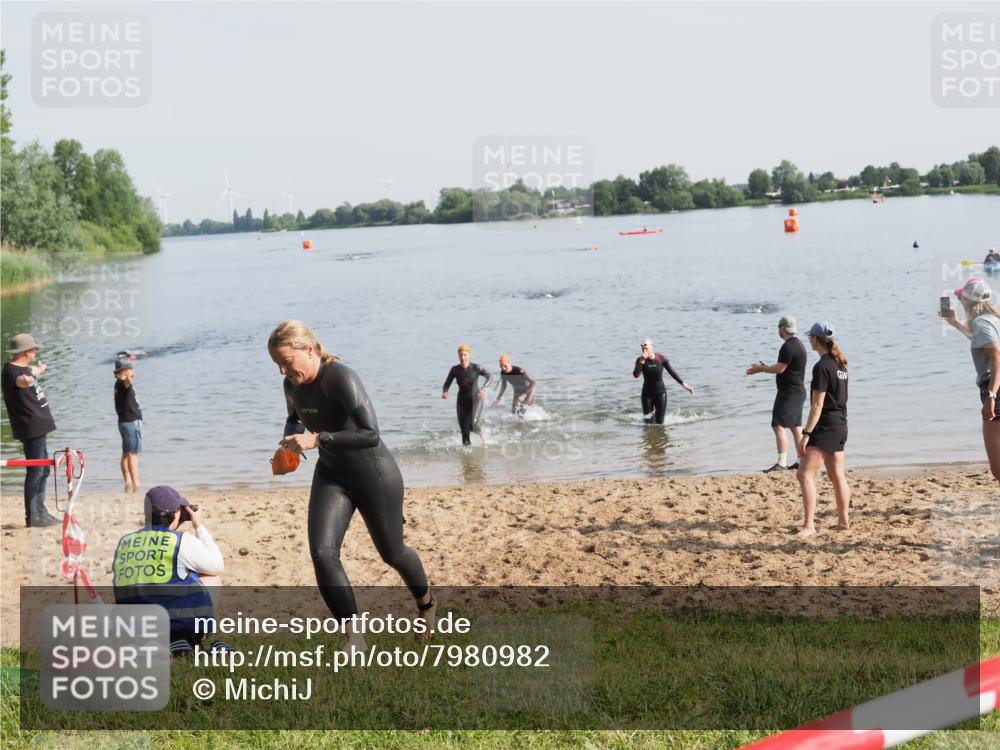 21.06.2025 - 27. Vierlanden-Triathlon MichiJ http://msf.ph/oto/7980982 15.06.2026 09:02:37 Schwimmen 200, 210, 223, 246 meine-sportfotos.de