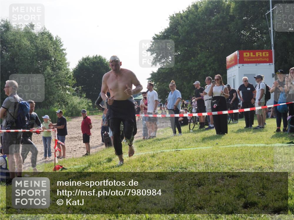 15.06.2025 - 27. Vierlanden-Triathlon KatJ http://msf.ph/oto/7980984 15.06.2025 08:45:55 Schwimmen 13, 106, 125, 142, 150 meine-sportfotos.de