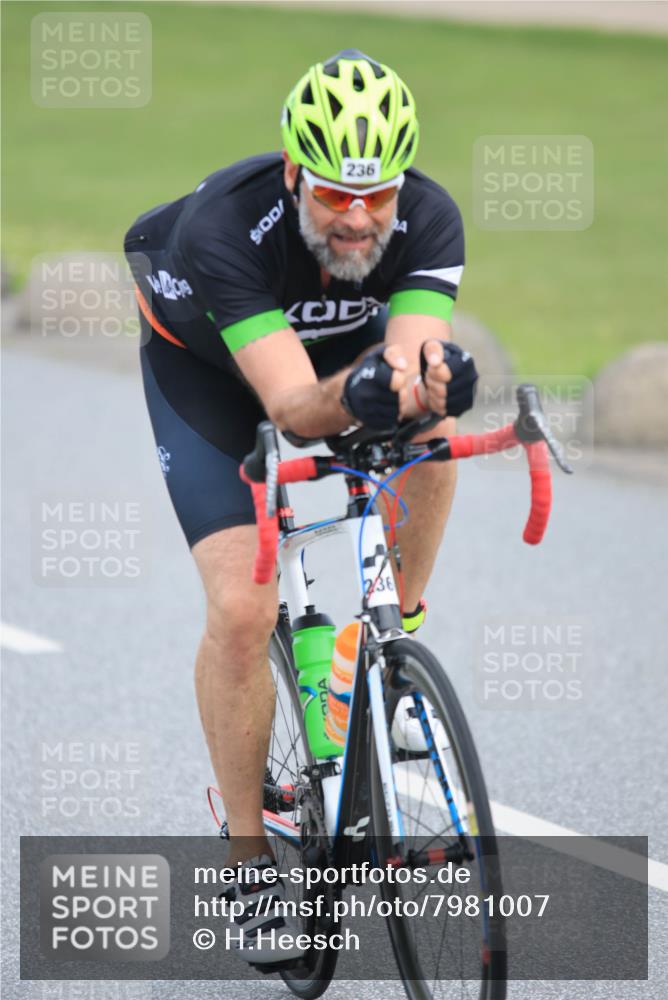 15.06.2025 - 27. Vierlanden-Triathlon H.Heesch http://msf.ph/oto/7981007 15.06.2025 10:43:06 Radfahren 74, 102, 124, 202, 236 meine-sportfotos.de