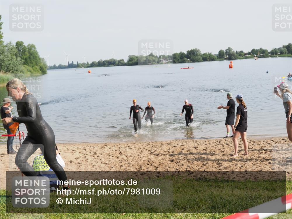 21.06.2025 - 27. Vierlanden-Triathlon MichiJ http://msf.ph/oto/7981009 15.06.2026 09:02:38 Schwimmen 200, 210, 223, 246 meine-sportfotos.de