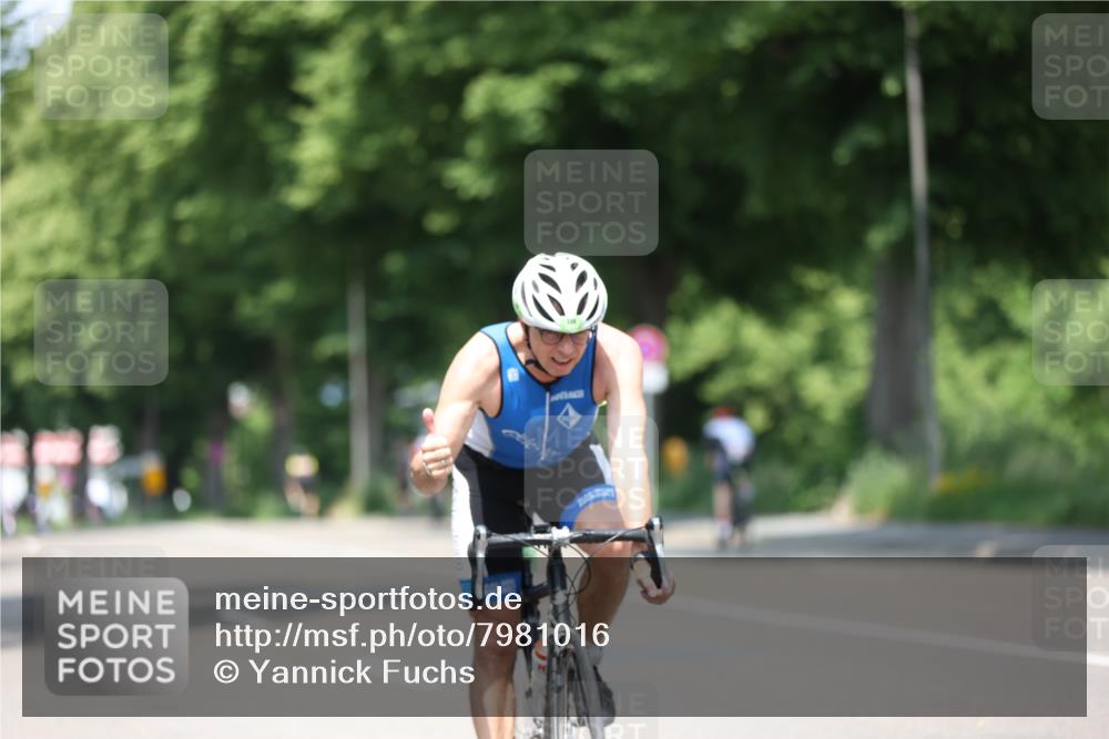 15.06.2025 - 7 Türme Triathlon Yannick Fuchs http://msf.ph/oto/7981016 15.06.2025 12:49:03 Radfahren 202, 262, 445, 633 meine-sportfotos.de