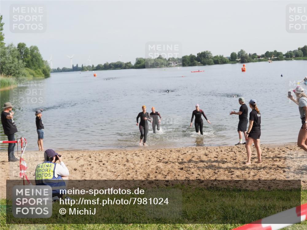 21.06.2025 - 27. Vierlanden-Triathlon MichiJ http://msf.ph/oto/7981024 15.06.2026 09:02:38 Schwimmen 200, 210, 223, 246 meine-sportfotos.de