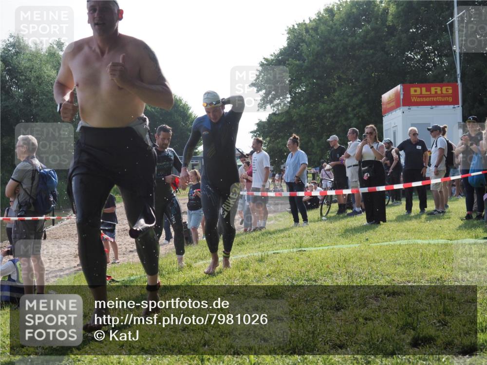 15.06.2025 - 27. Vierlanden-Triathlon KatJ http://msf.ph/oto/7981026 15.06.2025 08:45:56 Schwimmen 13, 106, 125, 142, 150 meine-sportfotos.de