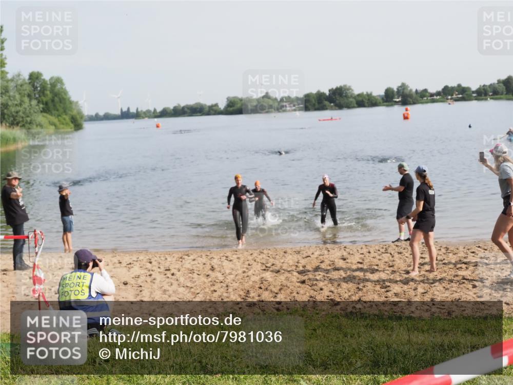 21.06.2025 - 27. Vierlanden-Triathlon MichiJ http://msf.ph/oto/7981036 15.06.2026 09:02:39 Schwimmen 200, 210, 223, 246 meine-sportfotos.de
