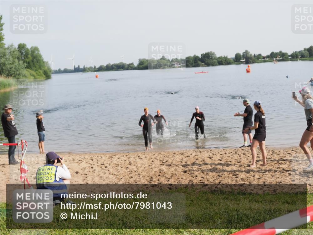 21.06.2025 - 27. Vierlanden-Triathlon MichiJ http://msf.ph/oto/7981043 15.06.2026 09:02:39 Schwimmen 200, 210, 223, 246 meine-sportfotos.de