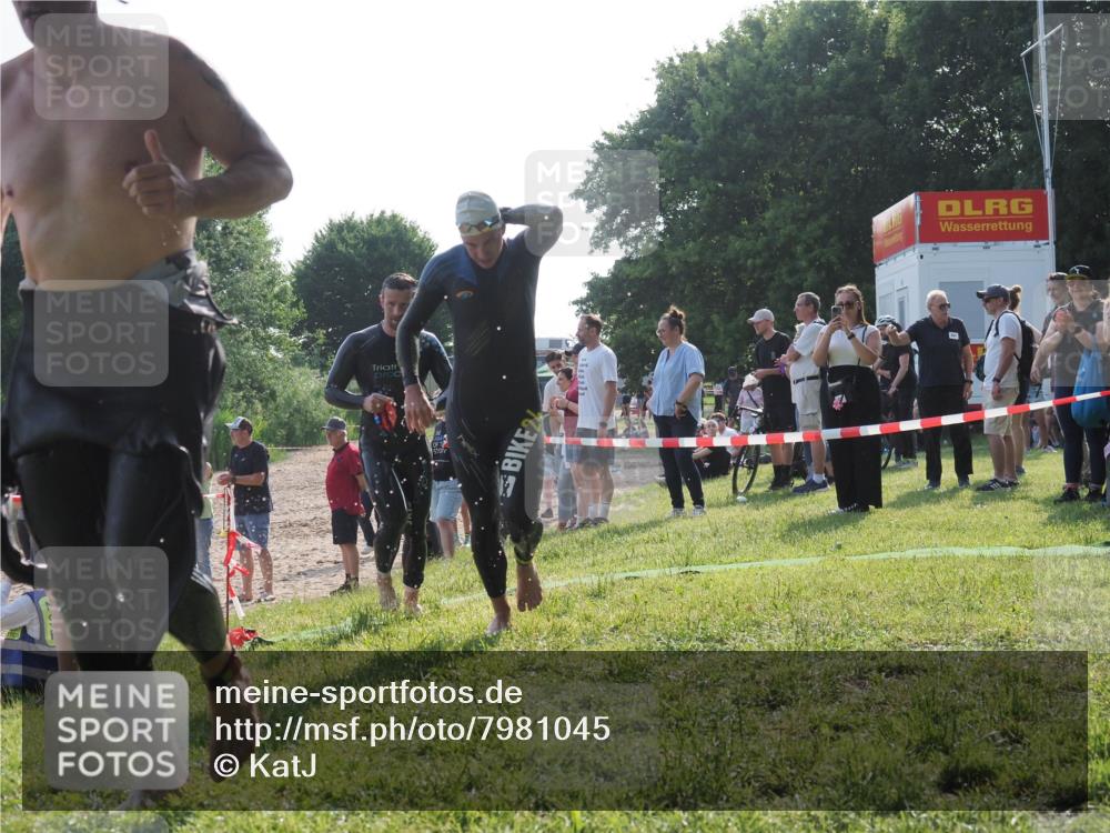 15.06.2025 - 27. Vierlanden-Triathlon KatJ http://msf.ph/oto/7981045 15.06.2025 08:45:57 Schwimmen 13, 106, 125, 142, 150 meine-sportfotos.de