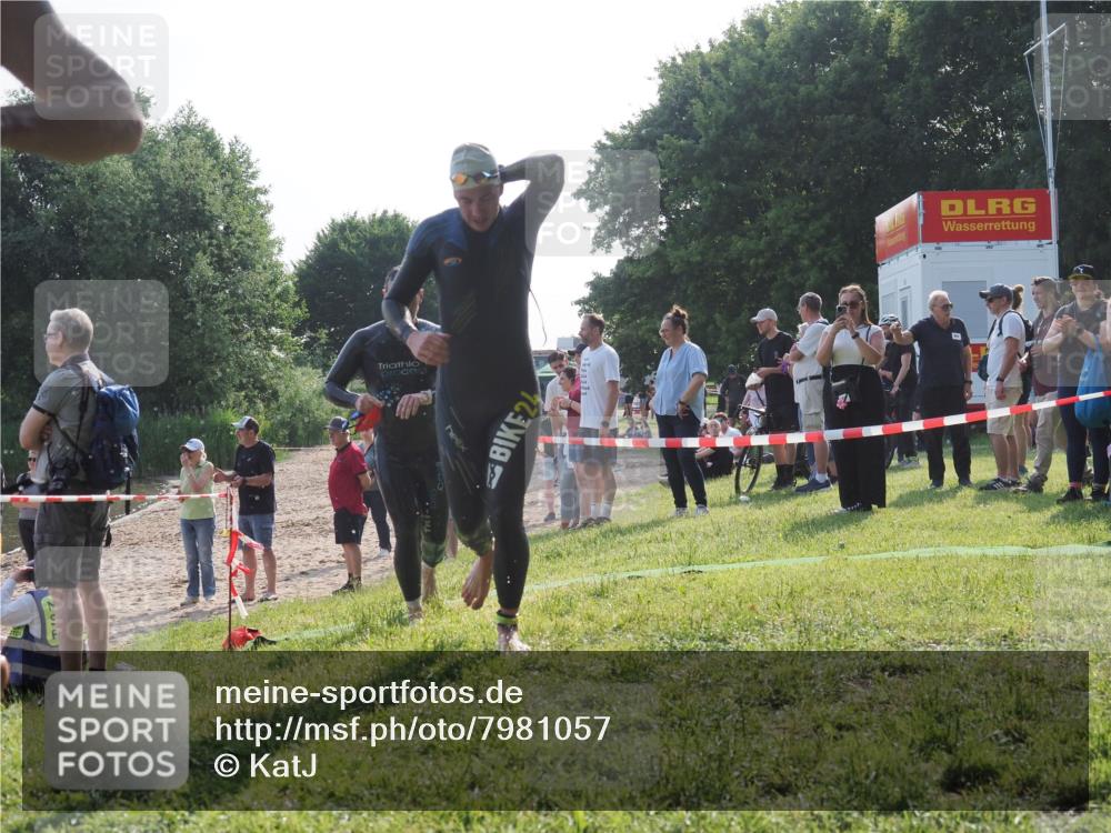15.06.2025 - 27. Vierlanden-Triathlon KatJ http://msf.ph/oto/7981057 15.06.2025 08:45:57 Schwimmen 13, 106, 125, 142, 150 meine-sportfotos.de