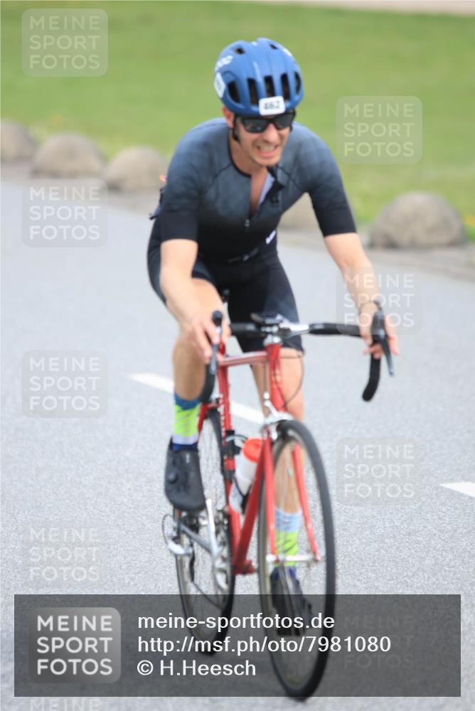 15.06.2025 - 27. Vierlanden-Triathlon H.Heesch http://msf.ph/oto/7981080 15.06.2025 10:45:46 Radfahren 78, 412, 450, 462 meine-sportfotos.de