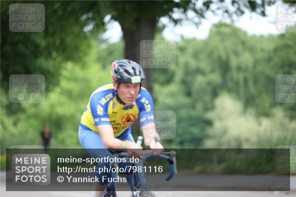 15.06.2025 - 7 Türme Triathlon Yannick Fuchs http://msf.ph/oto/7981116 15.06.2025 11:24:27 Radfahren 243, 258 meine-sportfotos.de