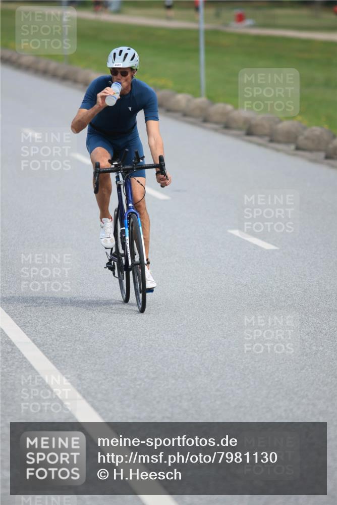 15.06.2025 - 27. Vierlanden-Triathlon H.Heesch http://msf.ph/oto/7981130 15.06.2025 10:46:43 Radfahren 441 meine-sportfotos.de