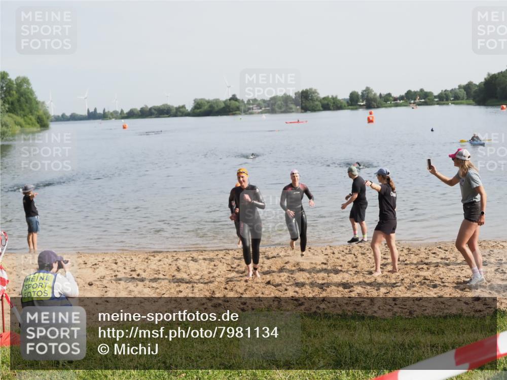 21.06.2025 - 27. Vierlanden-Triathlon MichiJ http://msf.ph/oto/7981134 15.06.2026 09:02:41 Schwimmen 200, 210, 223, 246 meine-sportfotos.de