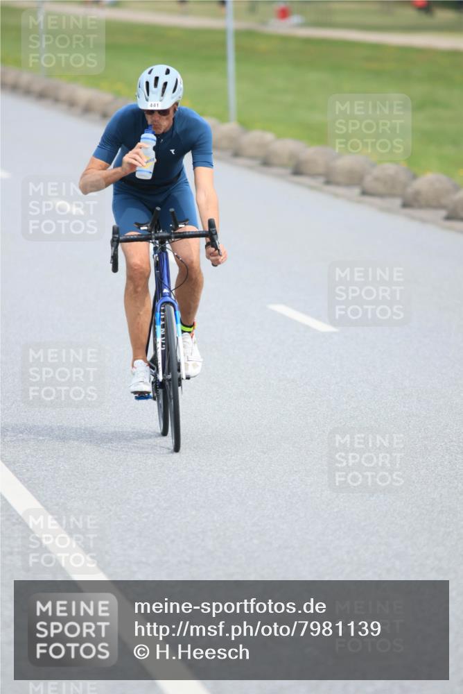 15.06.2025 - 27. Vierlanden-Triathlon H.Heesch http://msf.ph/oto/7981139 15.06.2025 10:46:43 Radfahren 441 meine-sportfotos.de