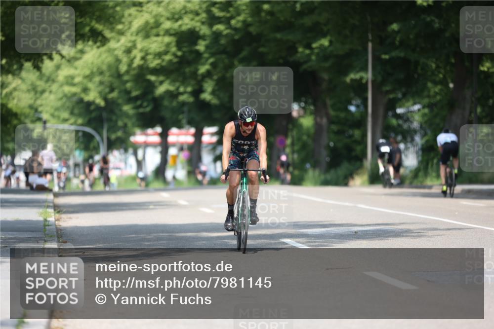 15.06.2025 - 7 Türme Triathlon Yannick Fuchs http://msf.ph/oto/7981145 15.06.2025 12:49:25 Radfahren 247, 397, 411, 448, 656 meine-sportfotos.de