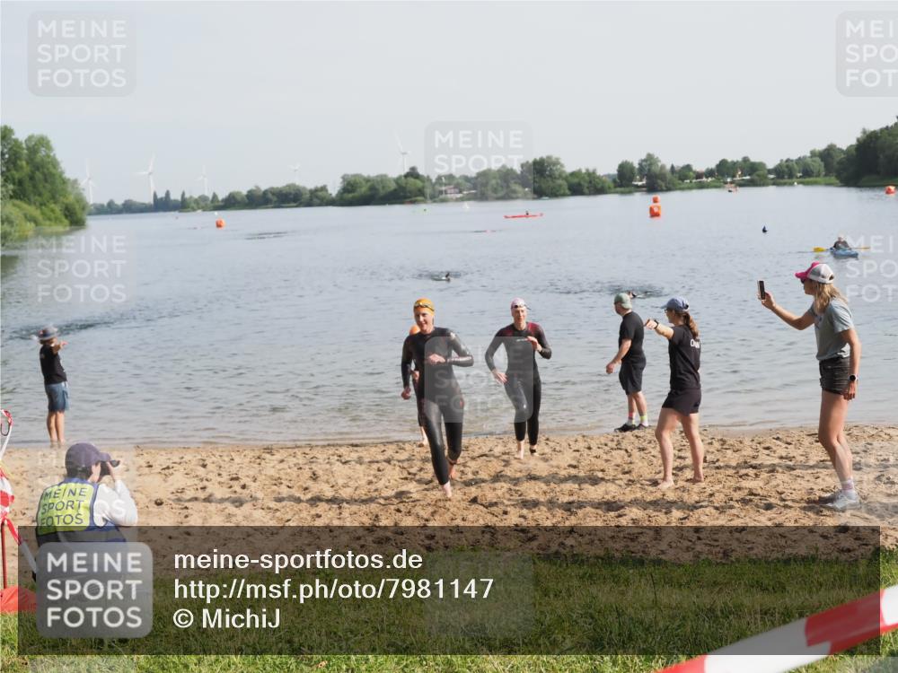 21.06.2025 - 27. Vierlanden-Triathlon MichiJ http://msf.ph/oto/7981147 15.06.2026 09:02:41 Schwimmen 200, 210, 223, 246 meine-sportfotos.de