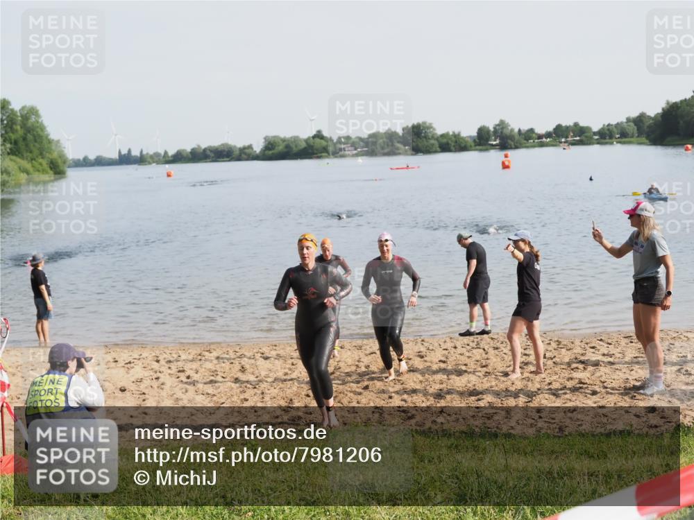 21.06.2025 - 27. Vierlanden-Triathlon MichiJ http://msf.ph/oto/7981206 15.06.2026 09:02:42 Schwimmen 200, 210, 223, 246 meine-sportfotos.de