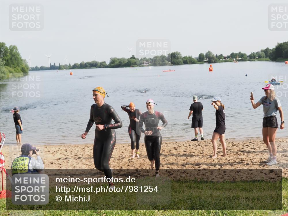 21.06.2025 - 27. Vierlanden-Triathlon MichiJ http://msf.ph/oto/7981254 15.06.2026 09:02:43 Schwimmen 200, 210, 223, 246 meine-sportfotos.de