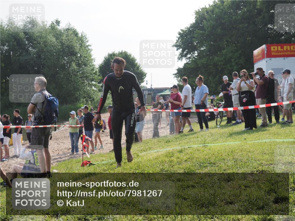 15.06.2025 - 27. Vierlanden-Triathlon KatJ http://msf.ph/oto/7981267 15.06.2025 08:46:01 Schwimmen 13, 106, 134, 142, 150, 152 meine-sportfotos.de