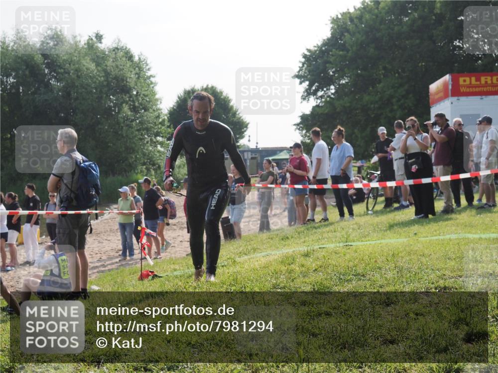 15.06.2025 - 27. Vierlanden-Triathlon KatJ http://msf.ph/oto/7981294 15.06.2025 08:46:01 Schwimmen 13, 106, 134, 142, 150, 152 meine-sportfotos.de