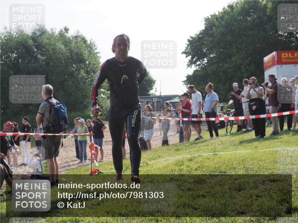 15.06.2025 - 27. Vierlanden-Triathlon KatJ http://msf.ph/oto/7981303 15.06.2025 08:46:02 Schwimmen 13, 106, 134, 142, 150, 152 meine-sportfotos.de